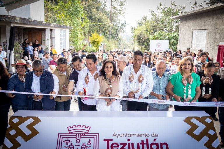 KARLA MARTÍNEZ INAGURA PAVIMENTACIÓN CON CONCRETO HIDRÁHULICO QUE CONECTA SAN SEBASTIÁN Y MEXCALCUAUTLA