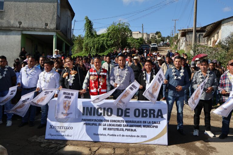 SE FORTALECE LA TRANSFORMACIÓN EN SAN ANTONIO CON PAVIMENTO HIDRÁHULICO EN LA CALLE PRINCIPAL.