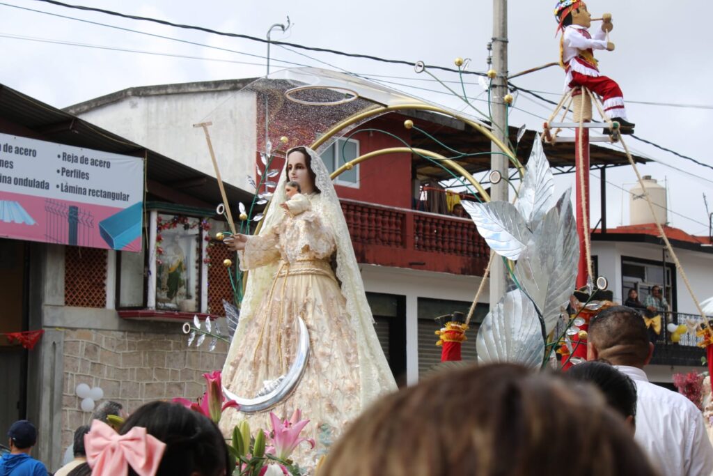 LA VIRGEN DEL ROSARIO VIVE CELEBRACIÓN LLENA DE FE, ENTUSIASMO Y COLORES