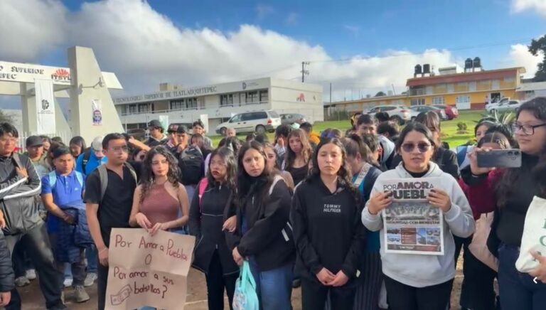 ESTUDIANTES DEL TEC TLATLAUQUITEPEC RECIBEN PROPAGANDA DE “POR AMOR A PUEBLA”, ACUSAN EN MANIFESTACIÓN