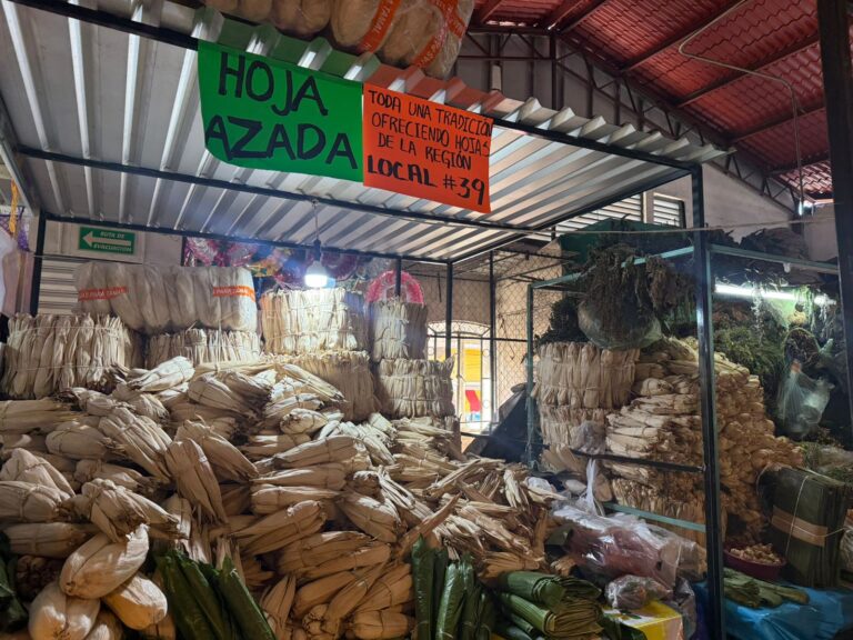 LISTAS LAS HOJAS PARA TAMALES; COMERCIANTES DIVERSIFICAN SU OFERTA