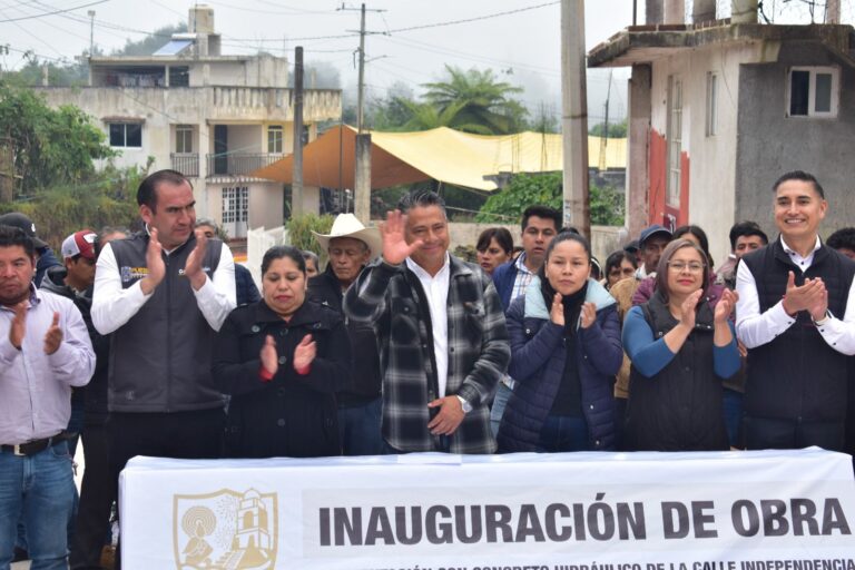 SAN SALVADOR XIUTETELCO ESTRENA PAVIMENTACIÓN
