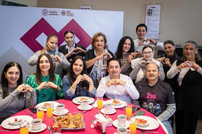 Reconocen en Teziutlán labor de cocineras de los desayunadores escolares del DIF