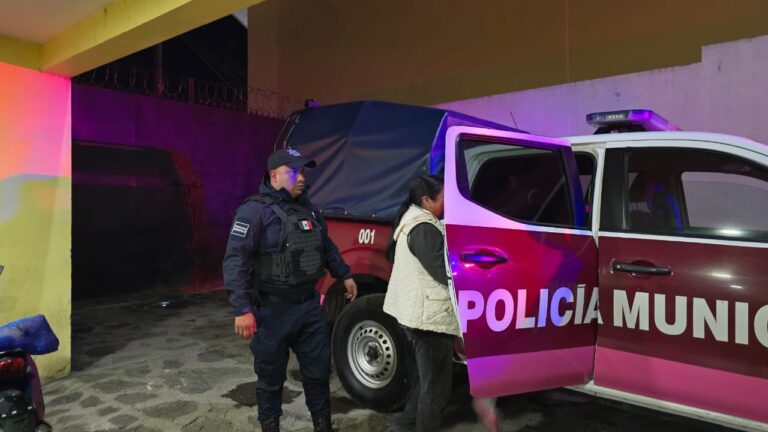 MADRE RECUPERA A SU HIJA, CON APOYO DE PROTECCIÓN CIVIL MUNICIPAL DE CHIGNAUTLA