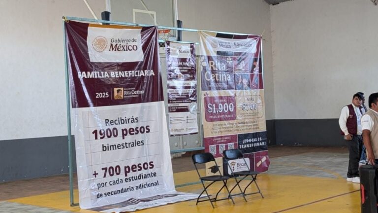 HABITANTES DE TETELES RECIBEN BECAS “RITA CETINA”
