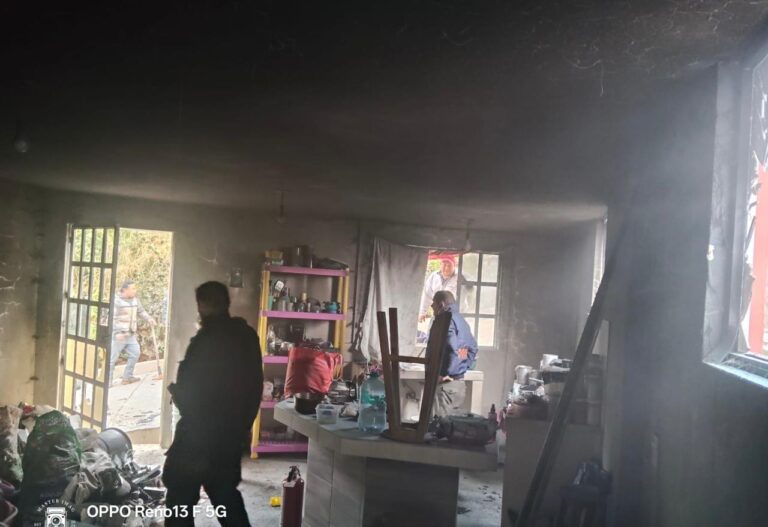 CORTO CIRCUITO PROVOCA INCENDIO EN CHIGNAUTLA