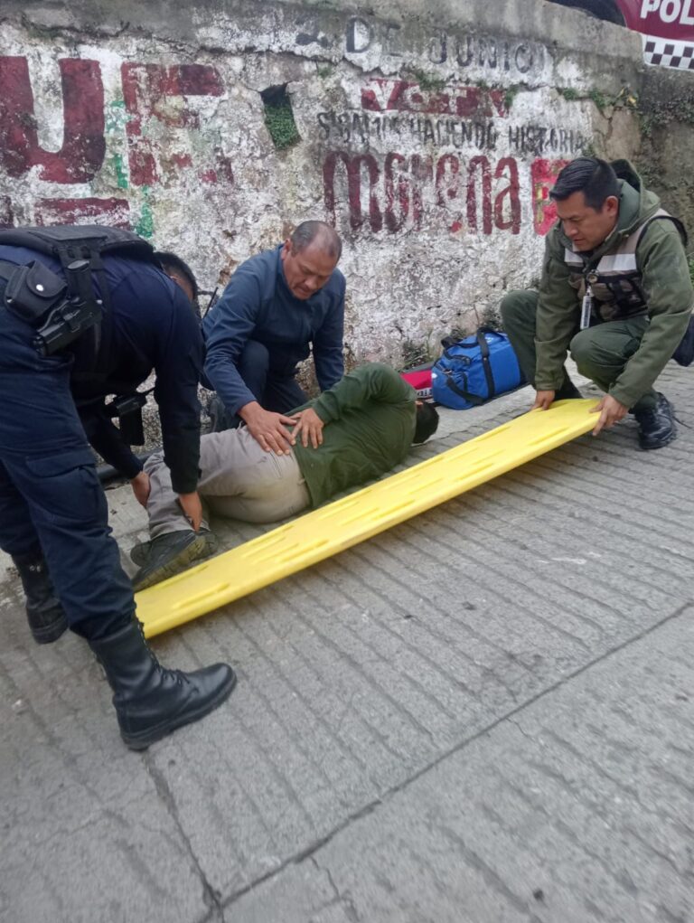 MOTOCICLISTA SUFRE APARATOSO ACCIDENTE EN CHIGNAUTLA