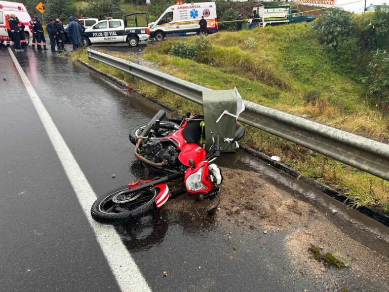 FALLECE MOTOCICLISTA TRAS IMPACTARSE CONTRA VEHÍCULO EN LA TEZIUTLÁN-VIRREYES