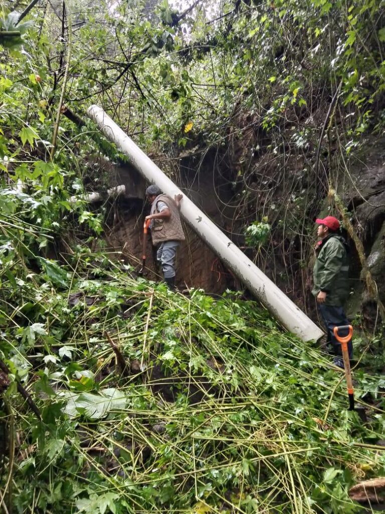 LLUVIAS PROVOCAN EVENTUALIDADES Y ÉSTAS A SU VEZ, RUPTURA DE LÍNEAS DE AGUA POTABLE