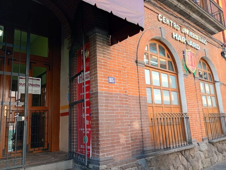 En Puebla, clausuran en Centro Universitario Harvard por irregularidades