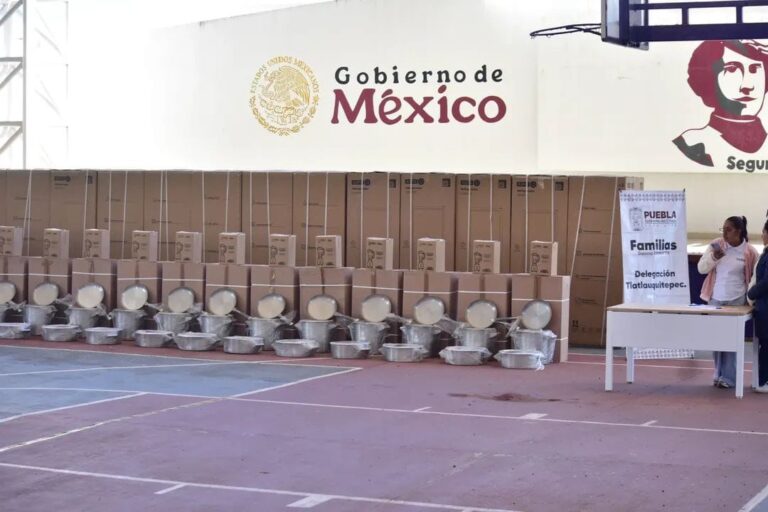 Escuelas de Xiutetelco son beneficiadas con la entrega equipamiento de cocina