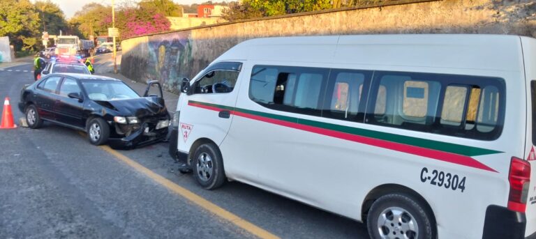 ACCIDENTE EN CHIGNAUTLA DEJA CINCO PERSONAS LESIONADAS