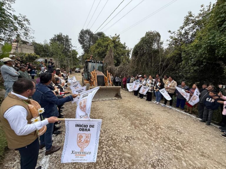 Inician pavimentación en El Calvario; mejorará acceso al nuevo panteón municipal de Xiutetelco