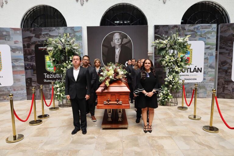 RINDEN HOMENAJE LUCTUOSO AL EX PRESIDENTE MUNICIPAL, CARLOS PEREDO GRAU