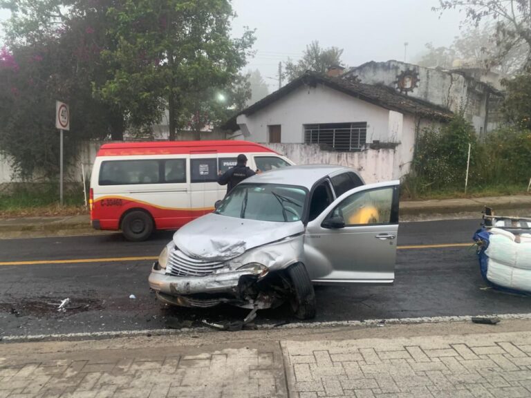 Dos heridos deja aparatoso choque en Chignautla