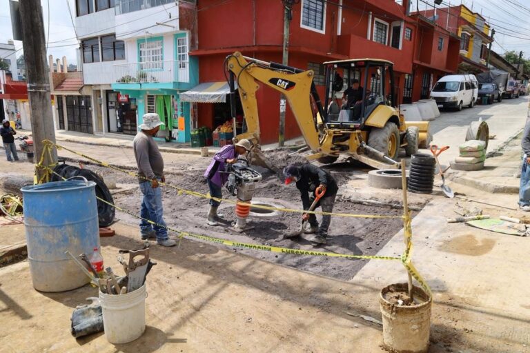 AVANZA REHABILITACIÓN DE DRENAJE SANITARIO EN CHIGNAULINGO, TRAS SOCAVÓN 