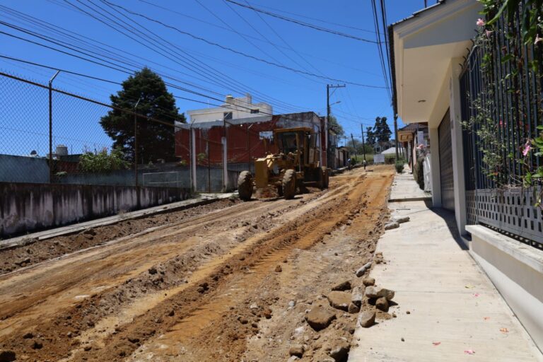 PONEN EN MARCHA OBRAS INTEGRALES DE PAVIMENTACIÓN EN TEZIUTLÁN