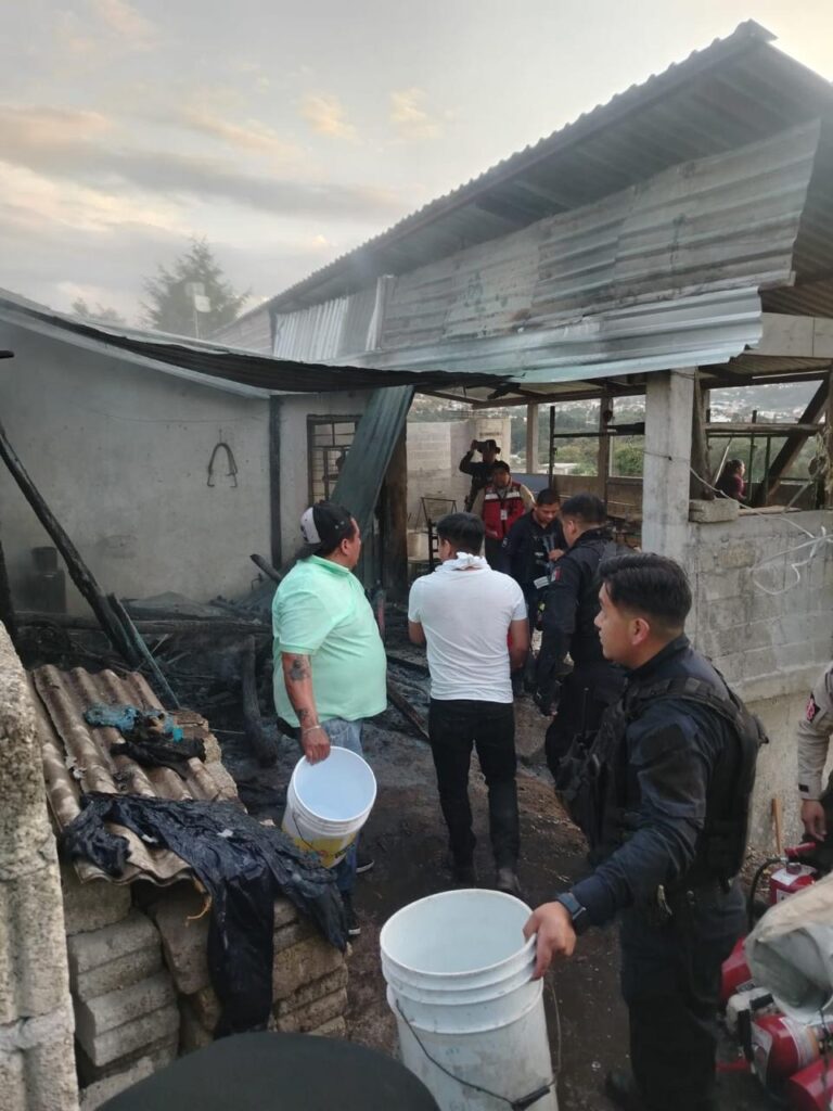 SE INCENDIA VIVIENDA EN CHIGNAUTLA; EL SINIESTRO DEJÓ DAÑOS MATERIALES 