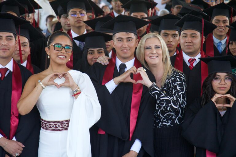 MARILYN BALLESTEROS FUNGE COMO MADRINA DE GENERACIÓN DE PROFESIONISTAS DEL ITST