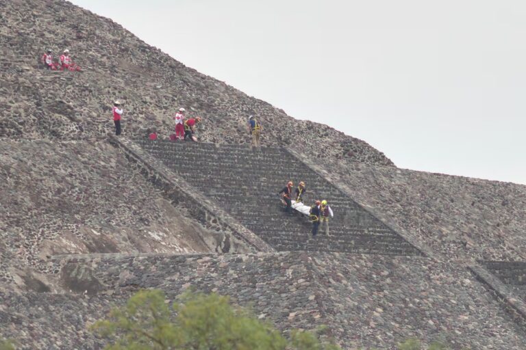 ATENTADO EN TEOTIHUACÁN DESATA PÁNICO ENTRE TURISTAS; HAY UNA MUERTA Y VARIOS HERIDOS