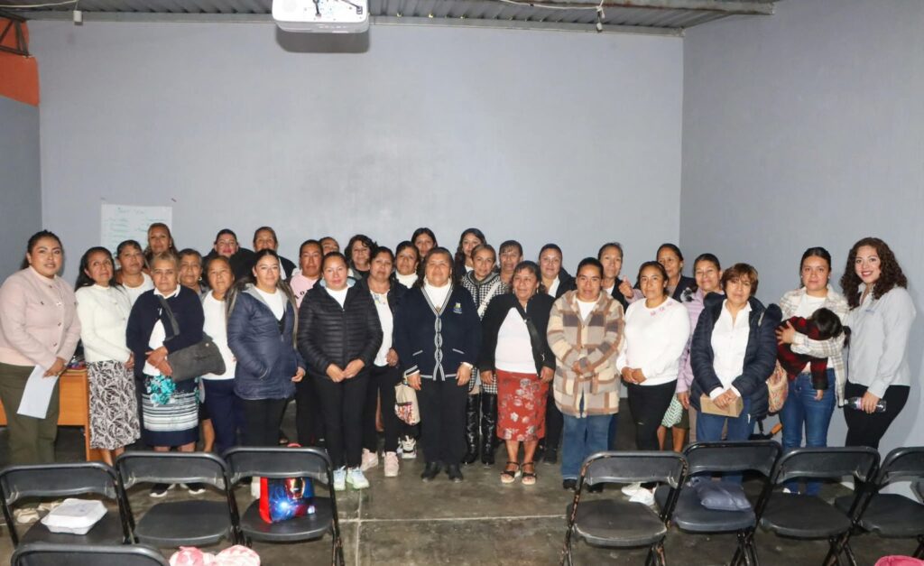 Capacitan a personal comunitario de salud en Xiutetelco para mejorar atención