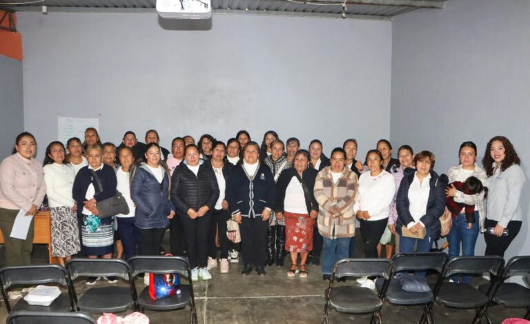 Capacitan a personal comunitario de salud en Xiutetelco para mejorar atención