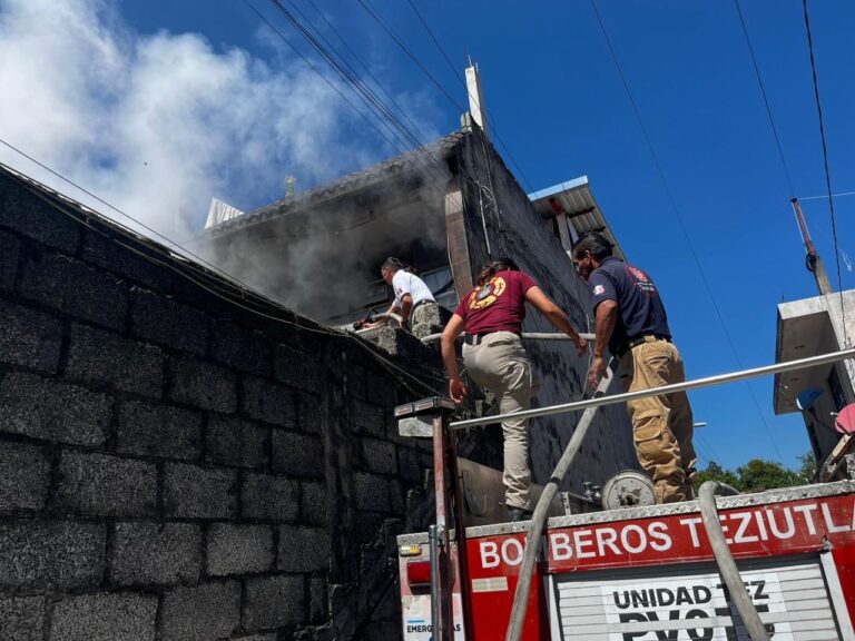CONATO DE INCENDIO EN VIVIENDA DE TEZIUTLÁN MOVILIZA A CUERPOS DE EMERGENCIA