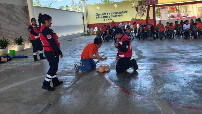PROTECCIÓN CIVIL DE CHIGNAUTLA IMPARTE CAPACITACIÓN Y RESGUARDA EVENTO INFANTIL