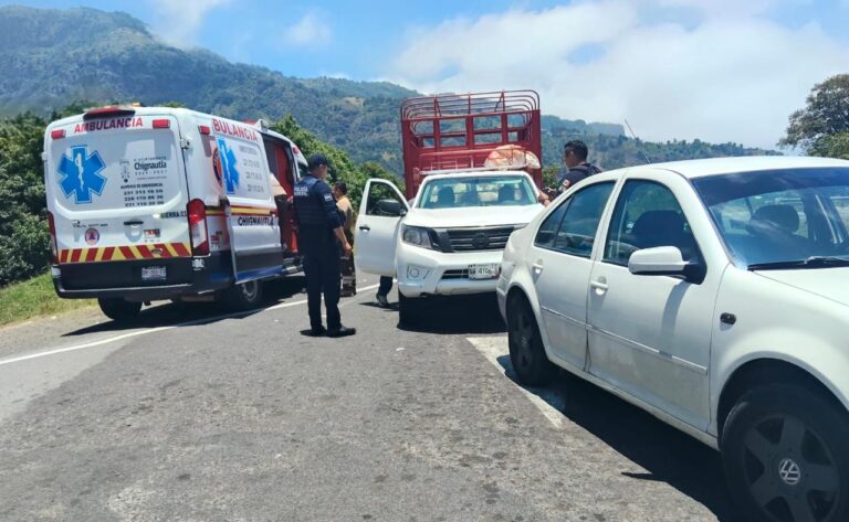 ACCIDENTE VEHICULAR MOVILIZA A CUERPOS DE EMERGENCIA