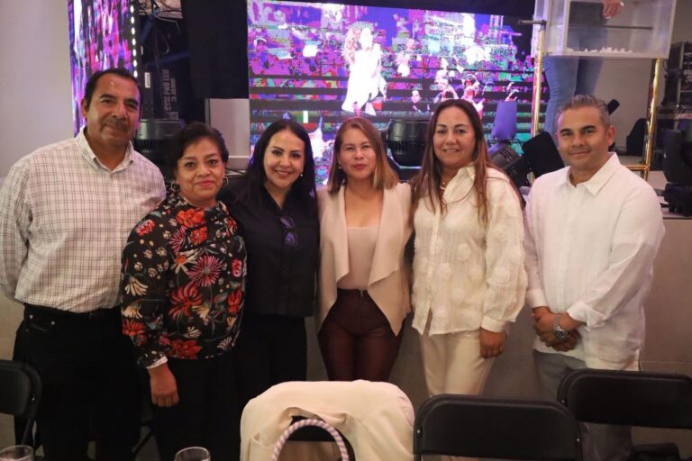 Docentes activos y jubilados participaron en festejo por el Día del Maestro