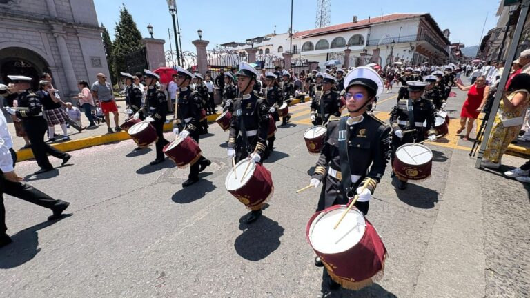 Prevén calor y adelantan desfile del 5 de mayo en Teziutlán