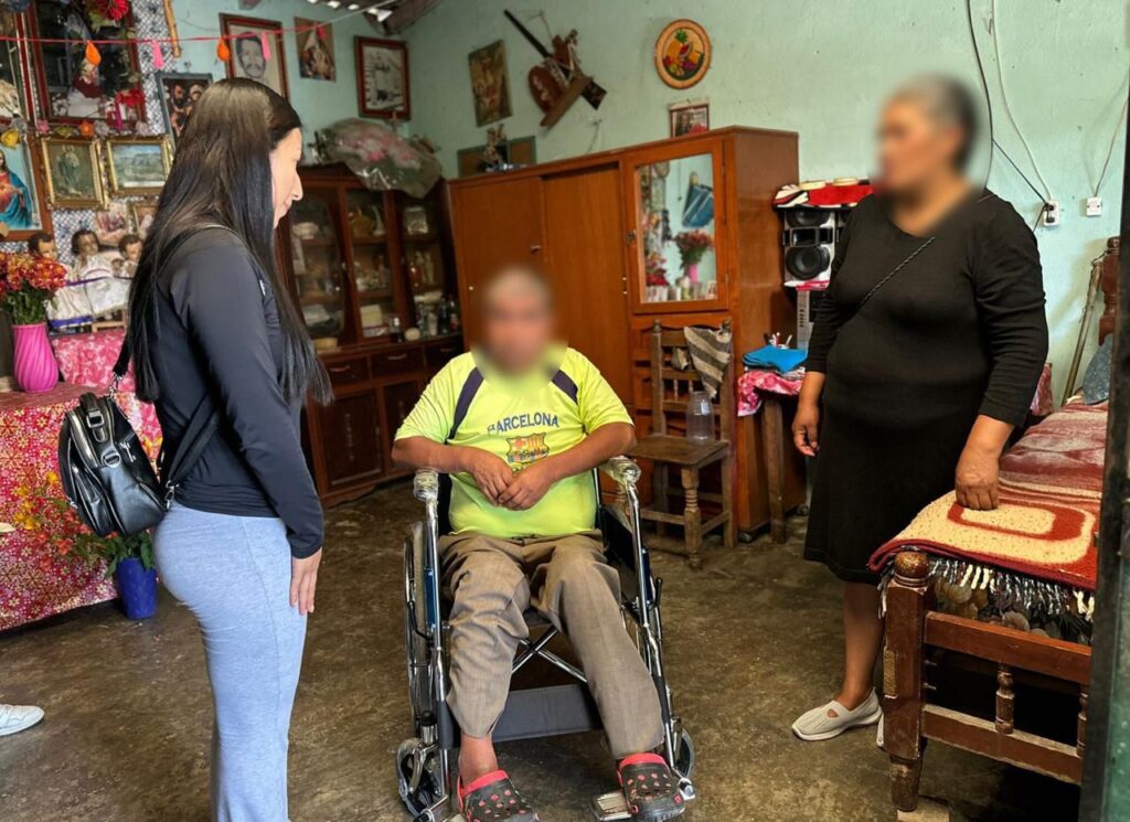 Entregan aparatos ortopédicos a habitantes de Xiutetelco