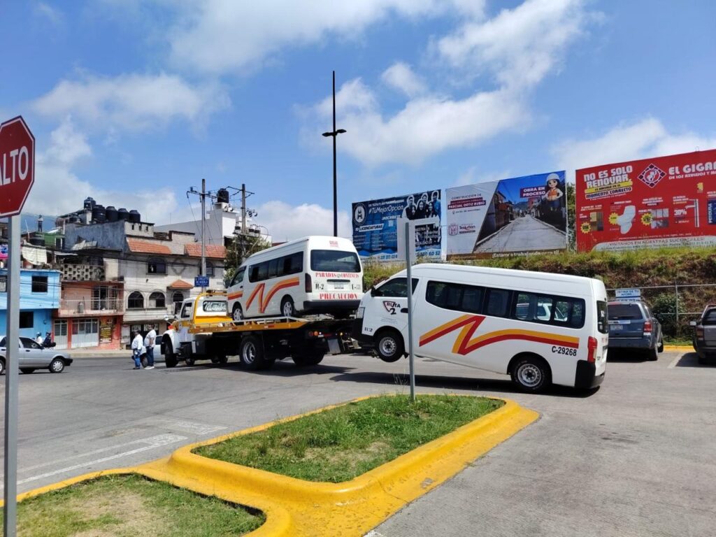 Operativo al transporte público deja decenas de unidades fuera de circulación en Teziutlán