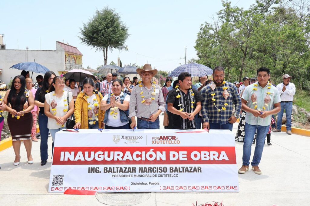 Autoridades municipales de Xiutetelco entregan obra de pavimentación en la comunidad de San Martín