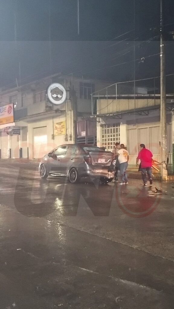 CONDUCTOR PRESUNTAMENTE EBRIO PROVOCA ACCIDENTE