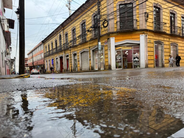 SEP Puebla suspende clases en las sierras Norte y Nororiental por pronóstico de lluvias intensas