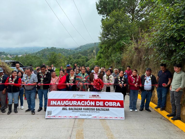Con nueva pavimentación, mejora el acceso a la colonia Tehuastepec en Xiutetelco