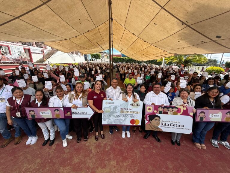 Xiutetelco abre Centro de Atención de Becas para el Bienestar; entregan más de mil tarjetas de apoyo