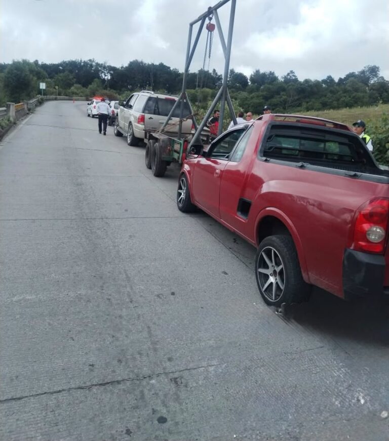 Choque por retroceso deja daños materiales sobre el Arco Sur