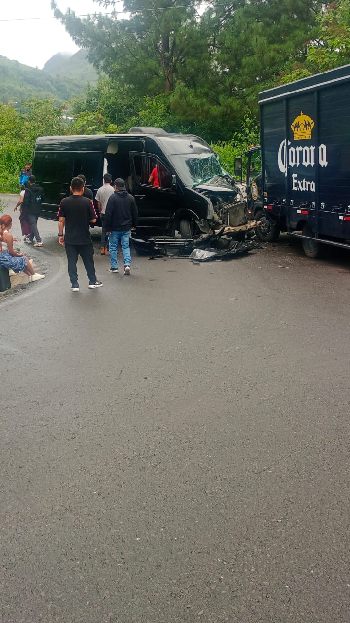 EN ACCIDENTE DEL TRAMO ZACAPOAXTLA-CUETZALAN, ESTARÍA INVOLUCRADO GRUPO MUSICAL DE TLAXCALA
