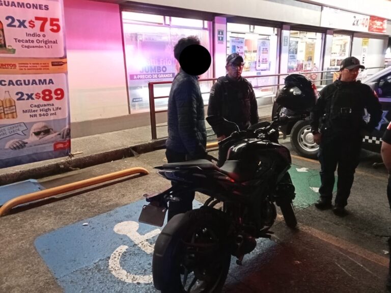 MOTOCICLISTA CHOCA CONTRA CAMIONETA, DA POSITIVO A ALCOHOLEMIA Y ES DETENIDO EN TEZIUTLÁN