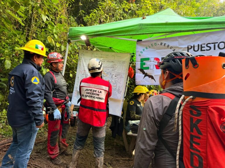 LOCALIZAN LOS TRES CUERPOS EXTRAVIADOS EN LA GRUTA DE CHICHICAZAPAN