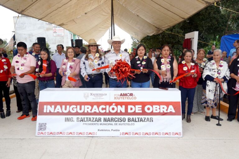 Entregan rehabilitación de drenaje y pavimentación en la calle Reforma de San José Sección Once, en Xiutetelco