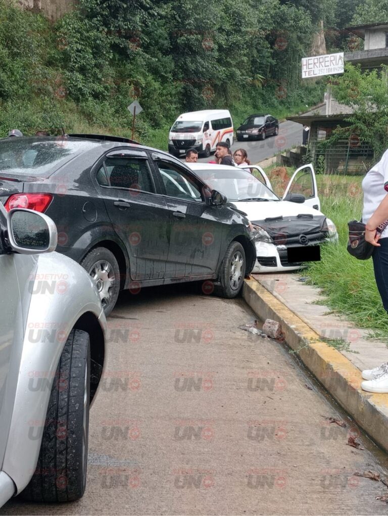 DOS MENORES Y UNA MUJER LESIONADOS EN ACCIDENTE EN ARCO ORIENTE