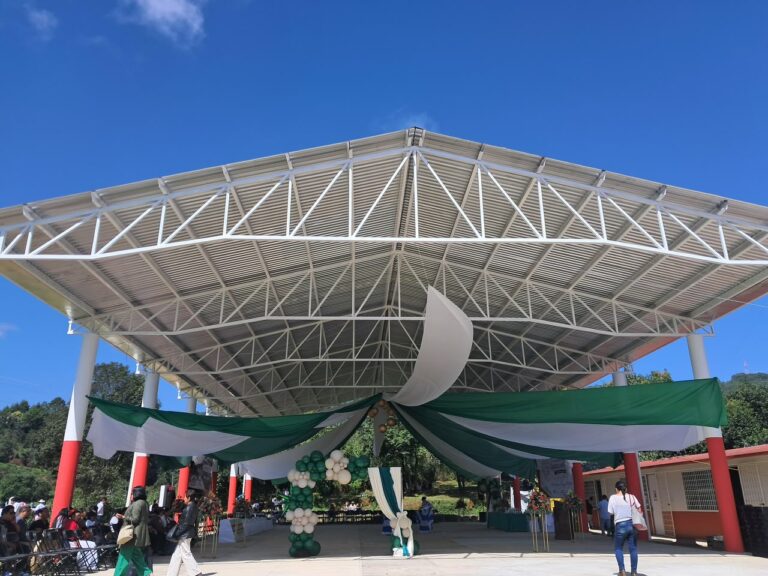 Inauguran techado en la Telesecundaria Cuauhtémoc de San Martín, en Xiutetelco