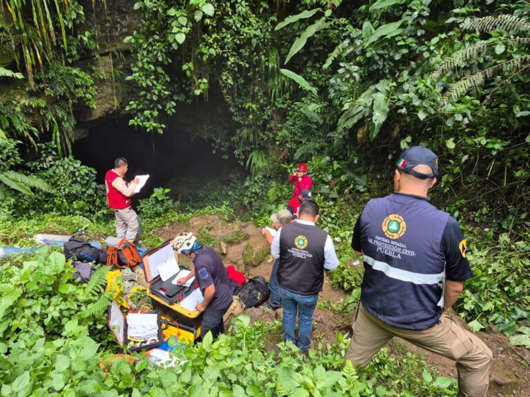 Continúan tareas de búsqueda y rescate en gruta de Cuetzalan