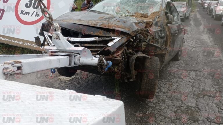AUTOMÓVIL CAE A BARRANCO ENTRE TEZIUTLÁN Y EL MOHÓN; DOS MUJERES RESULTAN LESIONADAS