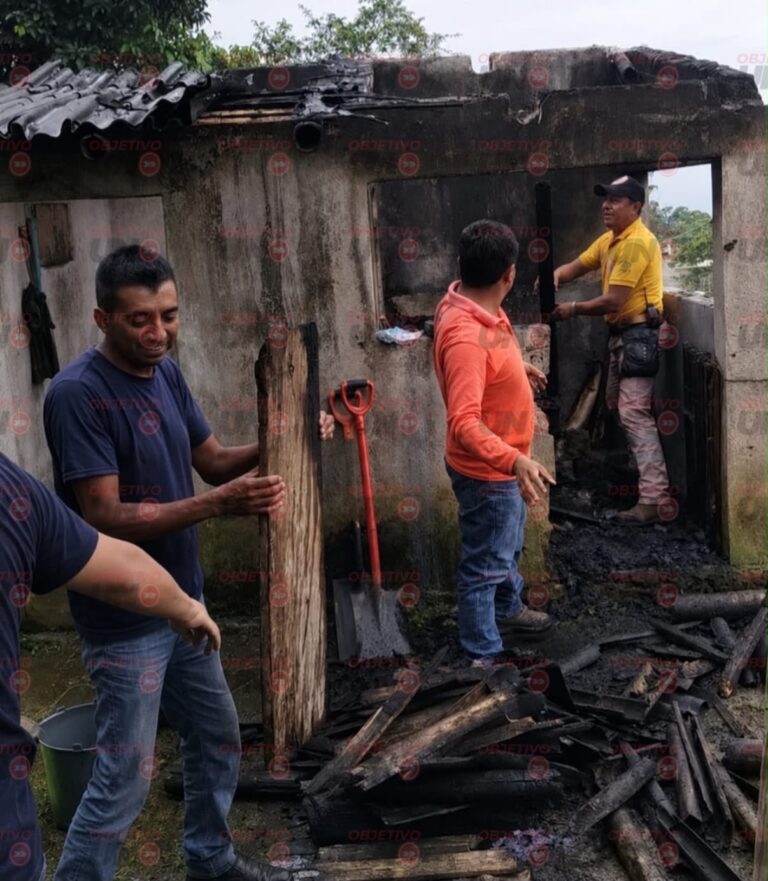 INCENDIO EN VIVIENDA DE HUEYTAMALCO DEJA DOS MUJERES CON CRISIS NERVIOSA