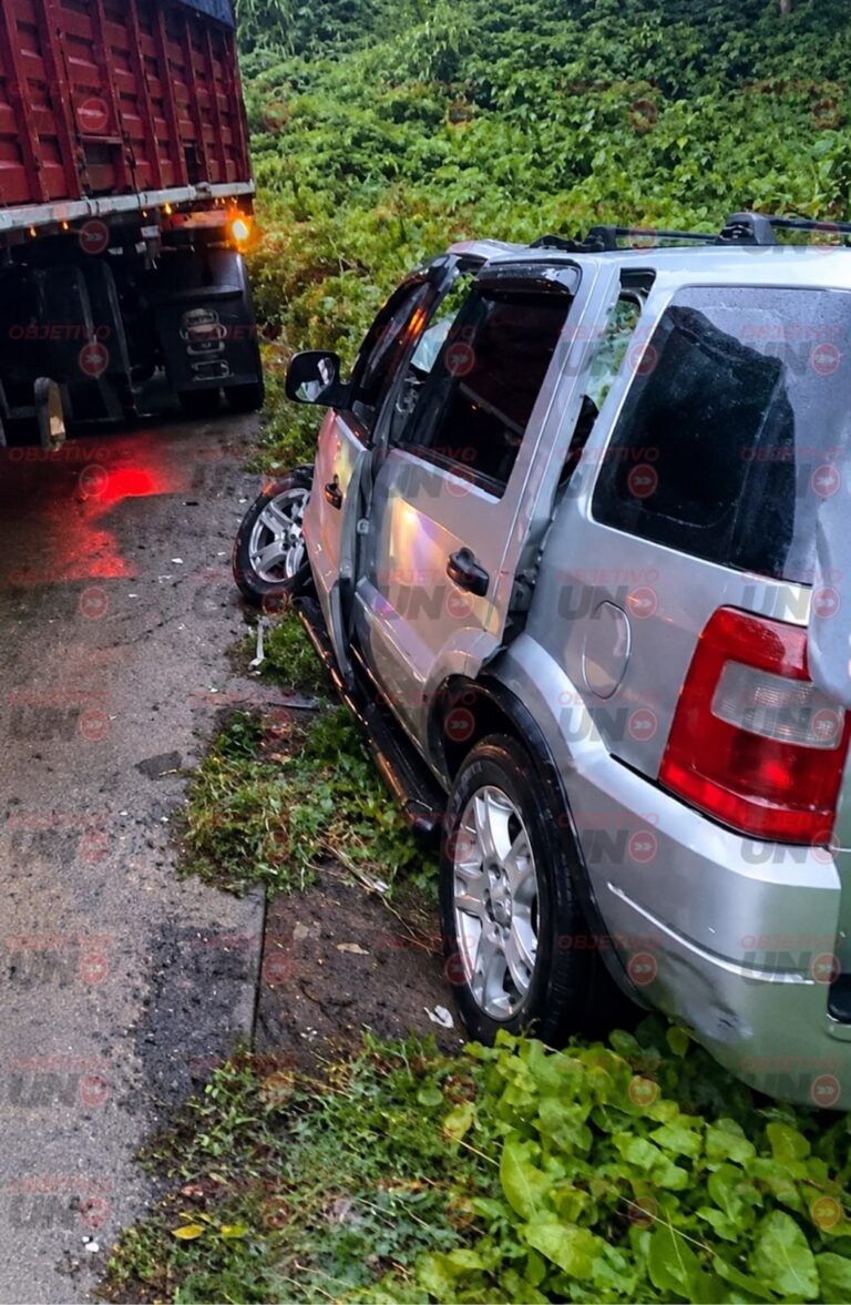 INVASIÓN DE CARRIL PROVOCA FUERTE CHOQUE EN ARCO SUR; CUATRO PERSONAS RESULTAN LESIONADAS