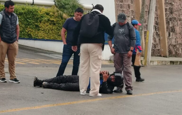 JOVEN MOTOCICLISTA RESULTA LESIONADO TRAS SER EMBESTIDO EN XOLOCO